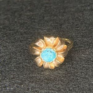 Vintage Size 5 14K Gold Blue Topaz Ring